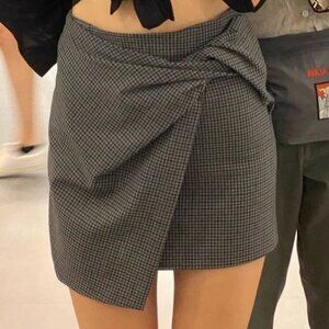 Aritzia Babaton Jethro Faux Twist Wrap Mini Skirt Grey Blue Plaid Size 8